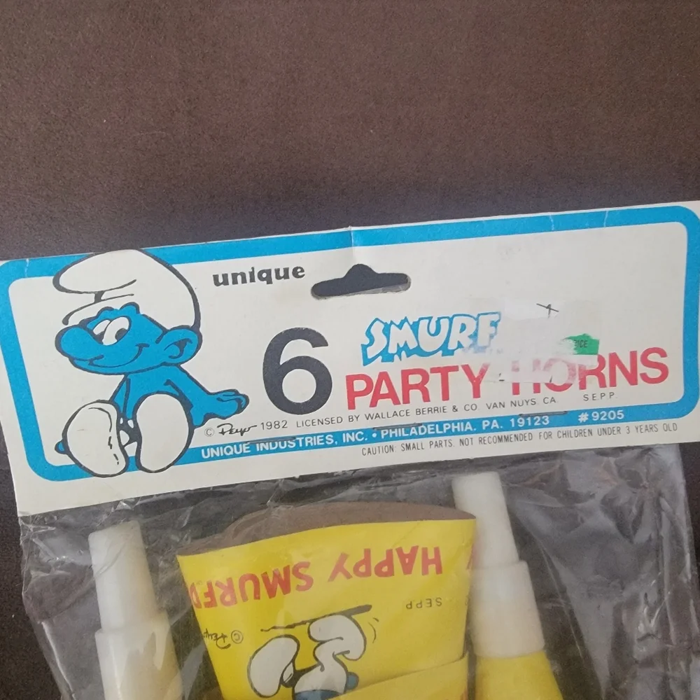 Unique Vintage Smurf Party Horns - Yellow NIB
